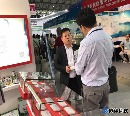 CATO工作人員以飽滿(mǎn)的熱情，為前來(lái)的客戶(hù)進(jìn)行詳細(xì)的講解