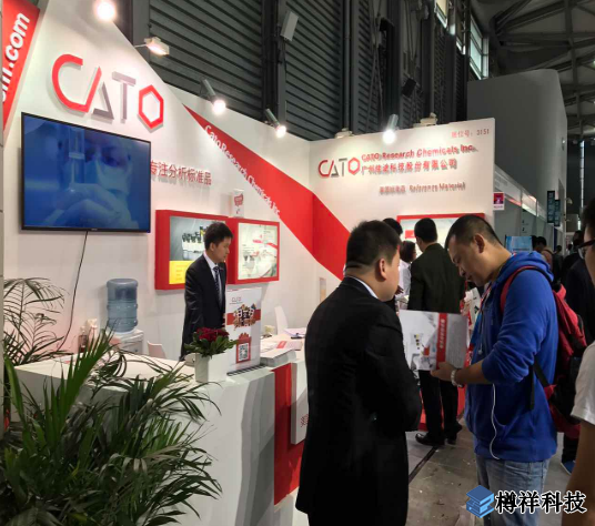 為前來(lái)的客戶(hù)進(jìn)行詳細(xì)的講解